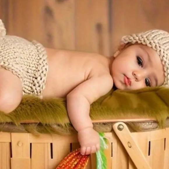 Newborn baby Easter Knit outfit and teether Gift Box - Picture 4 of 8